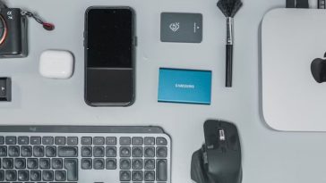 5 Must-Have Multi-Tool Benefits: Flashlight & Charger Combo