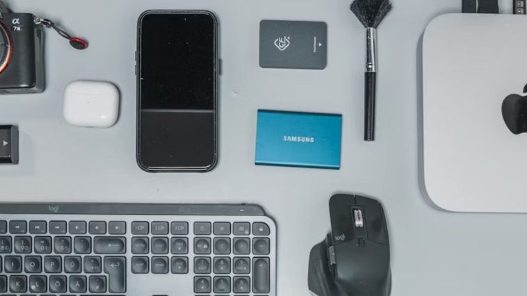 5 Must-Have Multi-Tool Benefits: Flashlight & Charger Combo